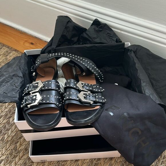 Authentic Givenchy Elegant Sandals - Picture 4 of 12